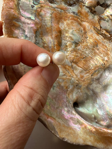 Pearl stud earrings 8mm