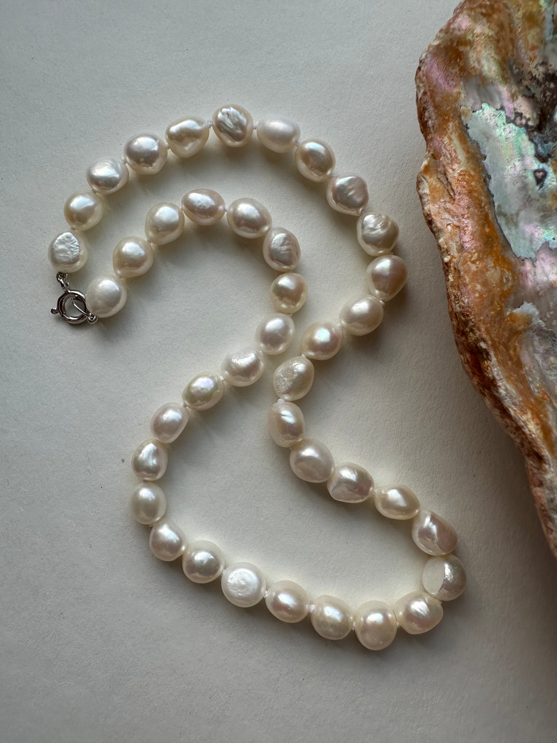 Luminous pearl chunky choker