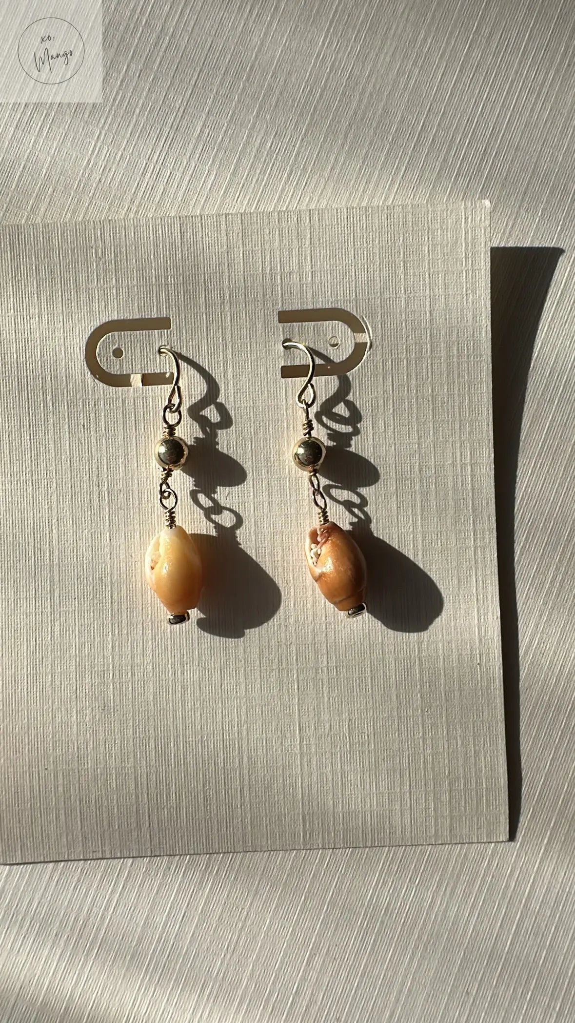 Hawaiian Shell dangle earring xo, Mango