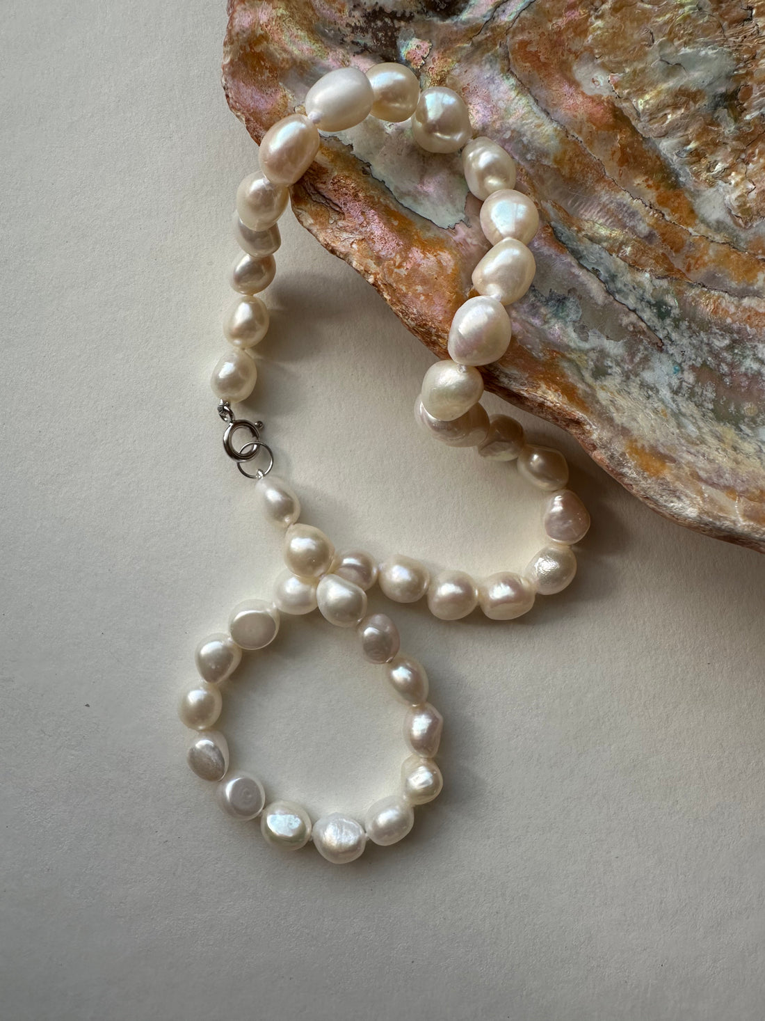 Luminous pearl chunky choker