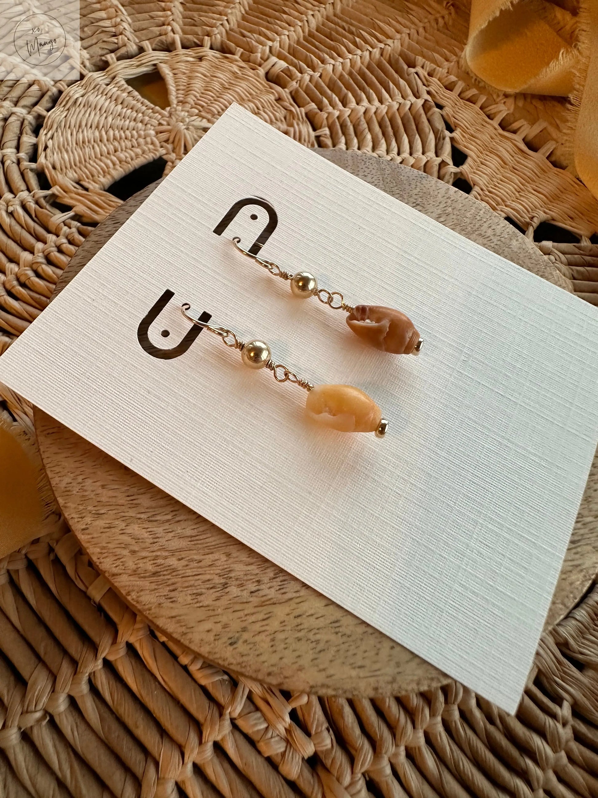 Hawaiian Shell dangle earring xo, Mango