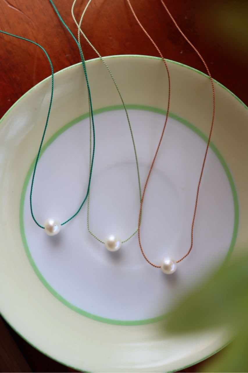 Ānuenue - Floating Pearl necklace