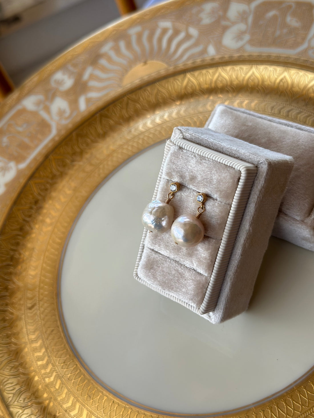 Tahti Baroque pearl stud earring